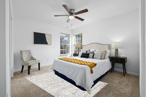 SAFAVIEH South Hampton Collection 5' x 8' Purple / Blue SHA302V Handmade Botanical Wool Area Rug in White and Yellow Modern Bedroom