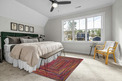 SAFAVIEH Braided Collection Area Rug - 5' x 8', Red & Multi, Handmade Boho Reversible Cotton, Ideal for High Traffic Areas in Living Room, Bedroom (BRD210A) in Grey Traditional Bedroom with King Bed