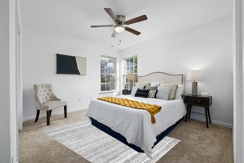 nuLOOM Kira Machine Washable Tribal Geometric Area Rug in White and Yellow Modern Bedroom