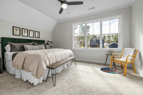 Christmas Santa Winter Round Area Rug Reindeer New Year Circle Floor Mat 3ft Area Carpet for Home Dining Living Room Holiday Seasonal Decor Soft Non Skid in Grey Traditional Bedroom with King Bed