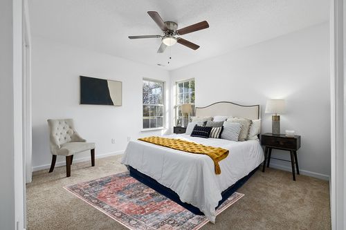 Roxstand 5x7 Area Rugs, Stain Resistant Machine Washable Area Rugs with Non-Slip Backing, Vintage Rugs for Bedroom, Living Room, Large Soft Low Pile Area Rug (Navy/Red, 5'x7') in White and Yellow Modern Bedroom