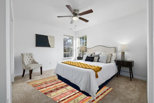 Dash and Albert Aztec Kilim Handwoven Wool Rug, 5 X 8 Feet, Multi Geometric Pattern in White and Yellow Modern Bedroom