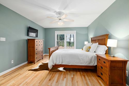 BENRON Large Cowhide Rug 5.3x6.2ft Area Rug Traditional Animal Rug Stylish Bedroom Rug Cow Print Rugs for Living Room Western Decor Room Decoration Carpets,Khaki Brown in Teal and Orange Wood Bedroom