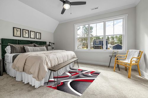 Grey Modern Fade Resistant, Stain Resistant Bedroom, Living Room, Dining Room Area Rug in Grey Traditional Bedroom with King Bed