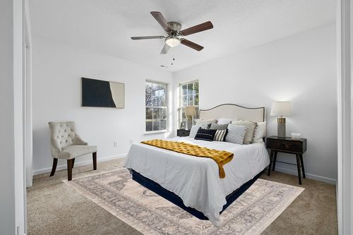 SAFAVIEH Brentwood Collection Area Rug Rectangle - 8' x 10', Cream & Grey, Medallion Distressed Design, Non-Shedding & Easy Care, Ideal for High Traffic Areas in Living Room, Bedroom (BNT865B) in White and Yellow Modern Bedroom