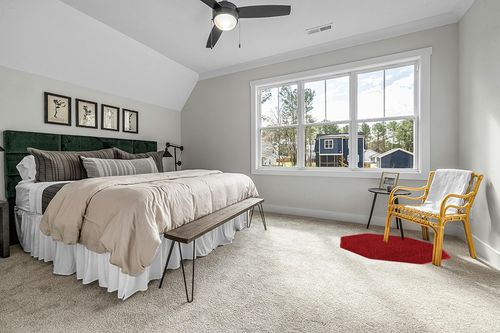 Everyday Shag Rug 4 Ft Octagon in Grey Traditional Bedroom with King Bed