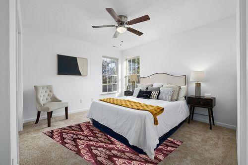 SAFAVIEH Ikat Collection Area Rug - 5' x 8', Dark Brown & Purple, Handmade Wool, Ideal for High Traffic Areas in Living Room, Bedroom (IKT473A) in White and Yellow Modern Bedroom