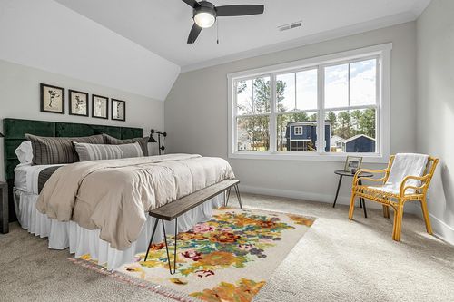 SAFAVIEH Kenya Collection Area Rug - 6' x 9', Orange & Light Grey, Hand-Knotted Floral Tassel Wool, Ideal for High Traffic Areas in Living Room, Bedroom (KNY801W) in Grey Traditional Bedroom with King Bed