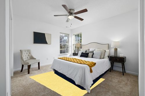 Yellow 21x34" Shagadelic Chenille Twist Rug- Shag in White and Yellow Modern Bedroom