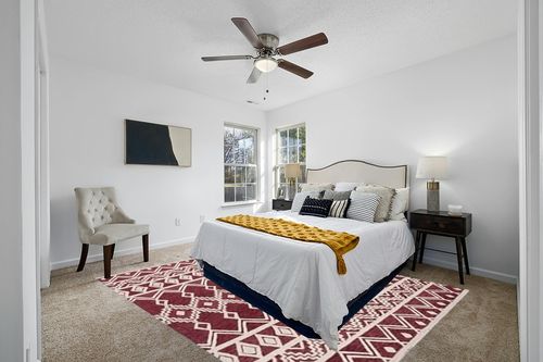 SAFAVIEH Abstract Collection Area Rug - 8' x 10', Red & Ivory, Handmade Wool, Ideal for High Traffic Areas in Living Room, Bedroom (ABT851Q) in White and Yellow Modern Bedroom