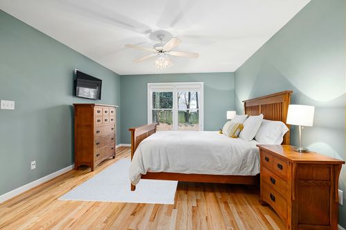 SAFAVIEH River Collection Area Rug - 5'3" x 7'6", Blue & Ivory, Solid Design, Ideal for The Living Room, Bedroom, Dining Room (RVR600N-5) in Teal and Orange Wood Bedroom