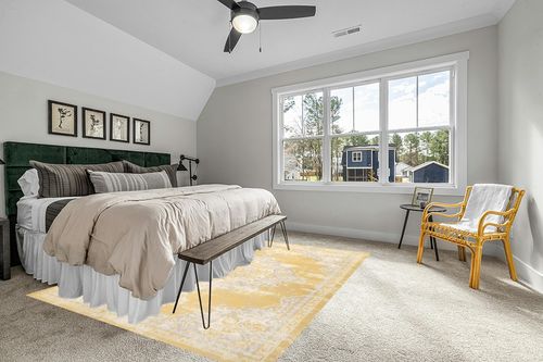 JONATHAN Y MDP400C-8 Alhambra Ornate Medallion Modern Indoor Area-Rug Vintage Bohemian Easy-Cleaning Bedroom Kitchen Living Room Non Shedding, 8 ft x 10 ft, Navy/Ivory in Grey Traditional Bedroom with King Bed