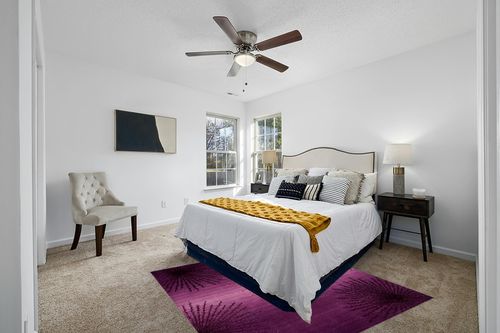 SAFAVIEH Soho Collection Area Rug - 6' Square, Purple, Handmade Starburst Wool & Viscose, Ideal for High Traffic Areas in Living Room, Bedroom (SOH712Q) in White and Yellow Modern Bedroom