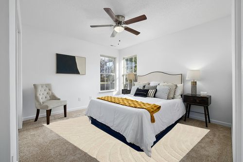 LUXE WEAVERS Modern Geometric Wave Cream 8x10 Area Rug in White and Yellow Modern Bedroom
