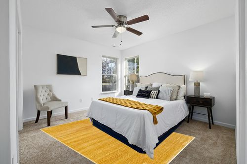 Unique Loom Finsbury Collection Area Rug - Kate (6' 1" x 9' Rectangle, Yellow) in White and Yellow Modern Bedroom