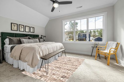 eCarpet Gallery Hand-Knotted | Area Rug for Living Room, Bedroom | Cowhide Patchwork Accent Grey Rug 5'4" x 8'6" | 350262 in Grey Traditional Bedroom with King Bed