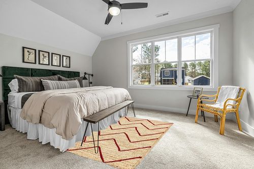 CASAVANI Collection Rectangular Area Rug - 5x8 Feet Red Braided Jute Rug Geometric Kilim Rug Indoor Outdoor Use Carpet Flatweave Rugs for Bedroom Dining Room Living Room in Grey Traditional Bedroom with King Bed