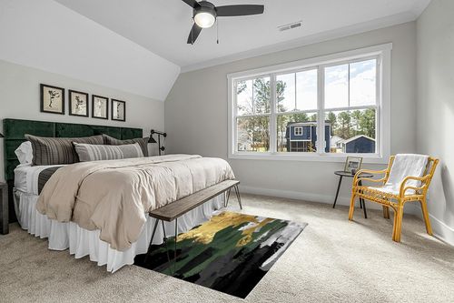 GJCC Modern Stylish Area Rug,Luxury Emerald Green Gold Gray Rug for Living Room Bedroom,Home Decoration Non-Slip Carpet,Machine Washable,150x200cm(59x79inch) in Grey Traditional Bedroom with King Bed