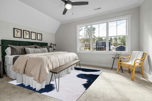 Safavieh Faux Hide Collection Area Rug - 8' x 10', Ivory & Dark Blue, Tiger Print Design, Non-Shedding & Easy Care, Machine Washable Ideal for High Traffic Areas in Living Room, Bedroom (FAH548A) in Grey Traditional Bedroom with King Bed