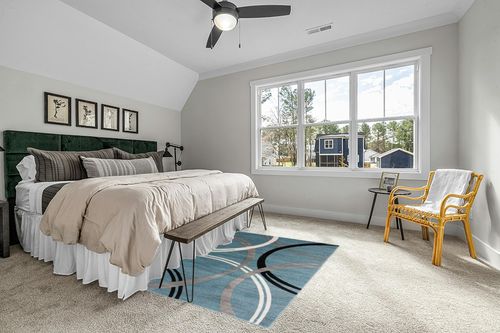 Rugshop Modern Wavy Circles Design Area Rug 5' 3" x 7' 3" Blue in Grey Traditional Bedroom with King Bed
