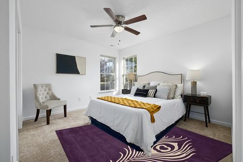 SAFAVIEH Soho Collection 8' Square Purple / Ivory SOH704A Handmade Premium Wool & Viscose Area Rug in White and Yellow Modern Bedroom