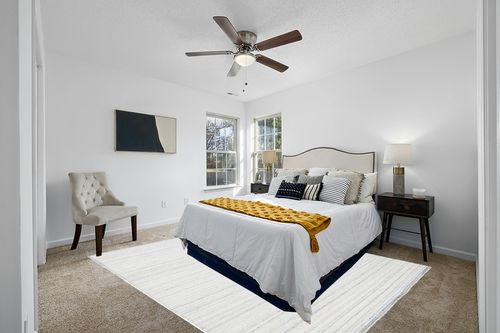 SAFAVIEH Kilim Collection Area Rug - 8' x 10', Beige & Light Grey, Handmade Flat Weave Wool, Ideal for High Traffic Areas in Living Room, Bedroom (KLM651B) in White and Yellow Modern Bedroom