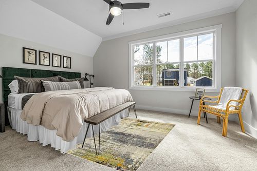 Unique Loom Chromatic Collection Modern Rustic & Vibrant Abstract Area Rug for Any Home Décor, 5 x 8 ft, Beige/Gray in Grey Traditional Bedroom with King Bed