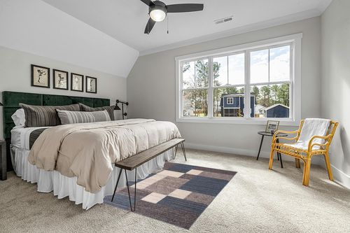 Rugshop Contemporary Blue Boxes Design Non-Slip Area Rug 5' x 7' - Trendy Geometric Pattern in Grey Traditional Bedroom with King Bed