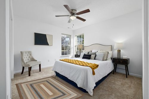SAFAVIEH Braided Collection 4' x 6' Brown/Multi BRD313A Handmade Country Cottage Reversible Area Rug in White and Yellow Modern Bedroom