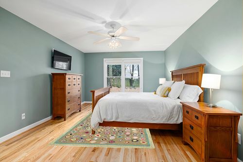 Dash and Albert Cat's Paw Sage Hand Micro Hooked Wool Rug, 6 X 9 Feet, Green Geometric Pattern in Teal and Orange Wood Bedroom