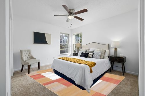 SUPERIOR Clifton Mid-Century Modern Geometric Polypropylene Indoor Area Rug with Jute Backing, 8' X 10', Ginger in White and Yellow Modern Bedroom