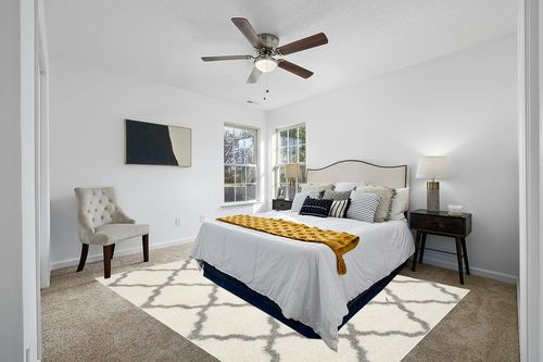 SAFAVIEH Dallas Shag Collection Area Rug - 8' x 10', Ivory & Grey, Trellis Design, Non-Shedding & Easy Care, 1.5-inch Thick Ideal for High Traffic Areas in Living Room, Bedroom (SGD257F) in White and Yellow Modern Bedroom