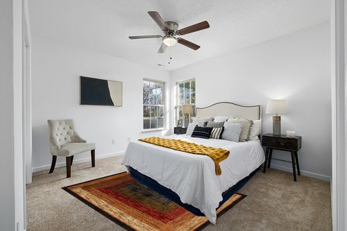 ‎Black/Brown ‎Royalty Vega ‎Fade Resistant, Stain Resistant ‎Area Rug in White and Yellow Modern Bedroom