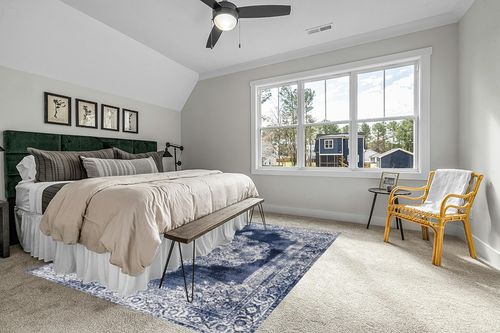 Eyely PDM403D-8 Modern Rosalia Cottage Medallion Indoor Area Rug Bohemian;Traditional;Vintage, Bedroom, Kitchen, Living Room, Easy-Cleaning, Non-Shedding, 8 X 10, Navy/Ivory in Grey Traditional Bedroom with King Bed