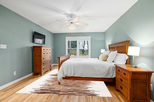 SAFAVIEH Studio Leather Collection 8' x 10' Ivory / Brown STL814A Handmade Mid-Century Modern Leather Area Rug in Teal and Orange Wood Bedroom