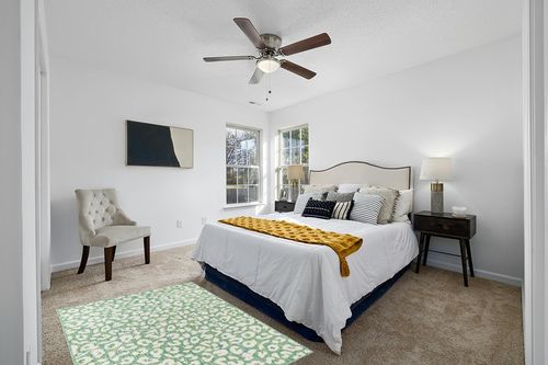 Unique Loom Outdoor Safari Collection Area Rug - Leopard (4' 1" x 6' 1" Rectangle, Green Blue/ Ivory) in White and Yellow Modern Bedroom