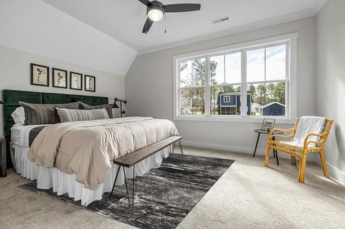 ‎Silver/Black ‎Contemporary ‎Non Slip ‎Living Room ‎Area Rug in Grey Traditional Bedroom with King Bed