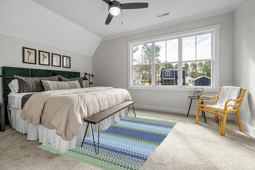 Dash and Albert Fiesta Stripe French Blue/Green Handwoven Indoor/Outdoor Rug, 6 X 9 Feet, Multi Stripe Pattern in Grey Traditional Bedroom with King Bed