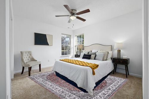 CAROMIO Vintage Area Rug in White and Yellow Modern Bedroom