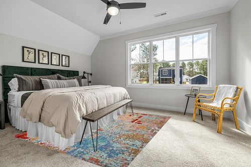 SAFAVIEH Provance Collection Area Rug - 8' x 10', Yellow & Red, Boho Chic Cotton Design, Easy Care, Ideal for High Traffic Areas in Living Room, Bedroom (PRV176C) in Grey Traditional Bedroom with King Bed