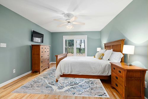 Cream Modern Stain Resistant, Durable, Fade Resistant Area Rug in Teal and Orange Wood Bedroom