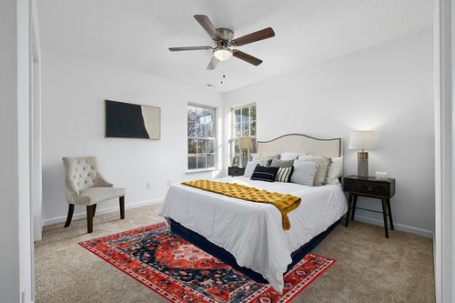 ULTSOFE Area Rugs for Living Room, 5x8 Bedroom Rug, Soft Large Rug Vintage Rug Floor Print Red Accent Rug for Kitchen Dining Room Nursery Home Office, Throw Rug Non-Shedding Washable Rug in White and Yellow Modern Bedroom