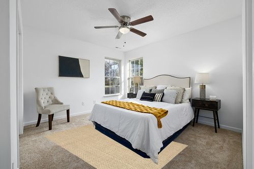 SAFAVIEH Natural Fiber Collection Area Rug - 5' x 8', Natural & Blue, Border Basketweave Seagrass Design, Easy Care, Ideal for High Traffic Areas in Living Room, Bedroom (NF114E) in White and Yellow Modern Bedroom