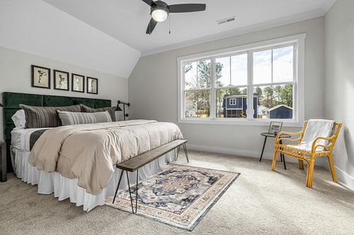 VK VK·LIVING Machine Washable Rug 5' x 7', Vintage Style Machine Washable Area Rugs with Non-Slip Backing for Living Room, Bedroom, Home Decor in Grey Traditional Bedroom with King Bed