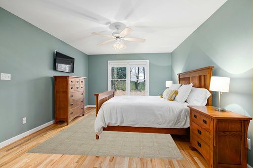 Loloi Chris Loves Julia x Polly Fog/Wheat 7'-9" x 9'-9" Area Rug in Teal and Orange Wood Bedroom