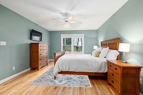 Luxe Weavers Distressed Cream 6x9 Area Rug, Modern, Stain Resistant Carpet, Indoor Oriental Rug in Teal and Orange Wood Bedroom