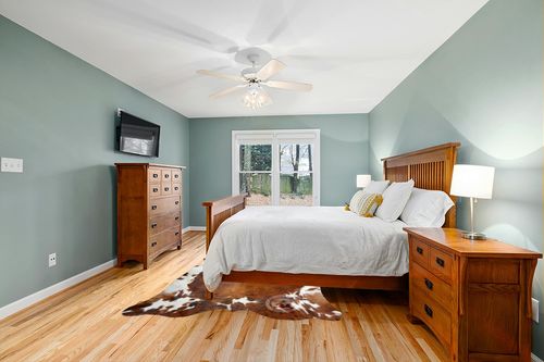 Sunshine Cowhides Genuine Brindle Tricolor Cowhide Rug - Luxurious Cow Rug for Bedroom, Living Room, and Home Decor Enthusiasts - Masterpiece of Style and Functionality - XL 6x7-8ft (180x220cm) in Teal and Orange Wood Bedroom