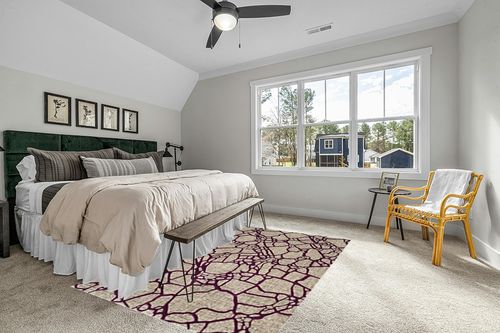 SAFAVIEH Porcello Collection Area Rug - 6' x 9', Light Grey & Purple, Modern Abstract Design, Non-Shedding & Easy Care, Ideal for High Traffic Areas in Living Room, Bedroom (PRL7737B) in Grey Traditional Bedroom with King Bed