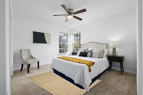 Angela Rose x Loloi 5'0" 7'0" Natural/Ivory Colton CON-04 Area Rug in White and Yellow Modern Bedroom