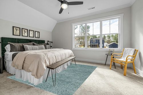 ‎Ivory ‎Rug  ‎Di, Conference Room, Home Office ‎Area Rug in Grey Traditional Bedroom with King Bed